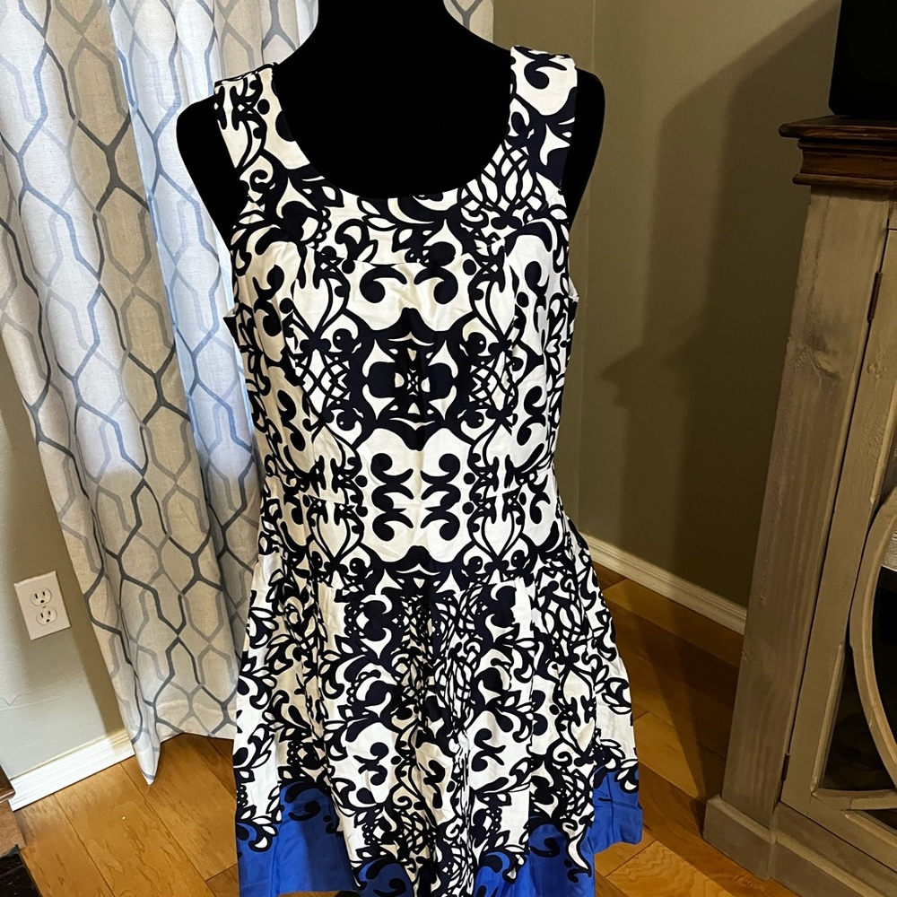 100% cotton dress. Dress has lining so no slip required!!